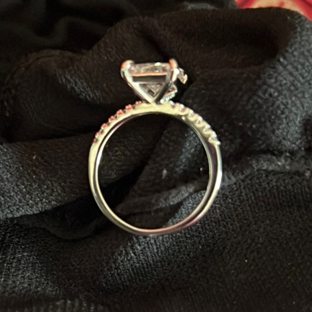 Elegant Silver Women's Ring - Picture 4 of 5